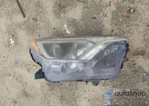 2017 Toyota Rav4 Le z USA, uszkodzony, nr VIN JTMZFREV8HJ124053